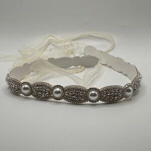 Source Unknown Silver and Pearl Embellished Belt